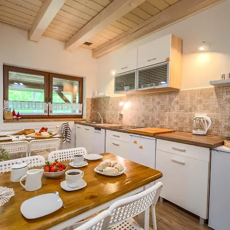 Гостевой дом Wesola Chmura - Apartamenty Przy Szlakach Snieznika